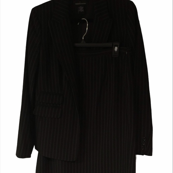 Moda Int’l skirt suit - Picture 3 of 6